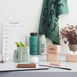 Design Letters Snack Box, Green -Keukengerei Winkel design letters snack box 12 3