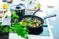 Fiskars Functional Form Frying Pan Ø24cm -Keukengerei Winkel fiskars functional form frying pan 13