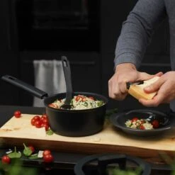 Fiskars Hard Face Saucepan, 1,8 L 13 Fiskars Hard Face Saucepan, 1,8 L -Keukengerei Winkel fiskars hard face saucepan 13