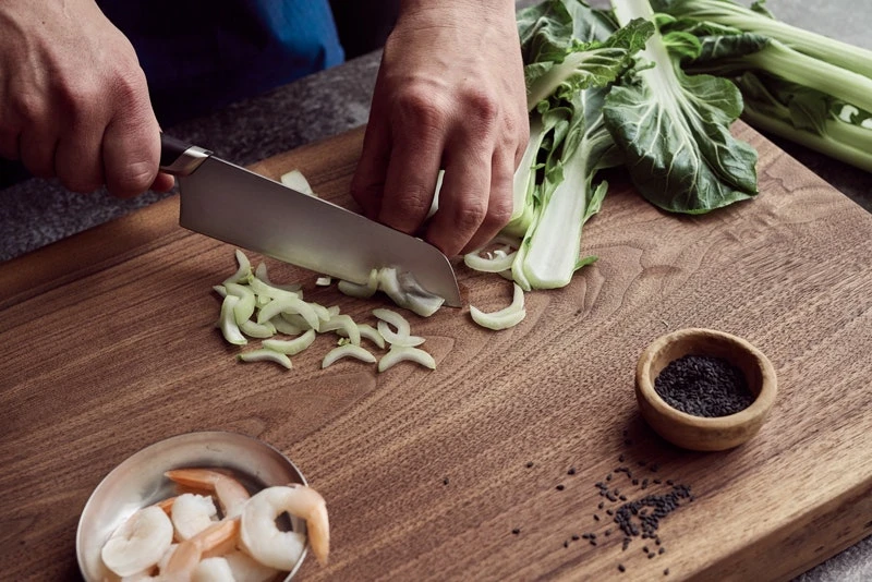 Fiskars Titanium Santoku Knife, 16 Cm 4 Fiskars Titanium Santoku Knife, 16 Cm - Afbeelding 2