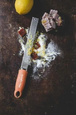 Microplane Premium Classic Zesteur, Cinnamon -Keukengerei Winkel microplane premium classic series zesteur 6