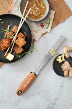 Microplane Premium Classic Zesteur, Cinnamon -Keukengerei Winkel microplane premium classic series zesteur 8