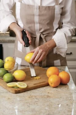 Microplane Premium Classic Zesteur, Rood -Keukengerei Winkel microplane premium classic zesteur 32 2