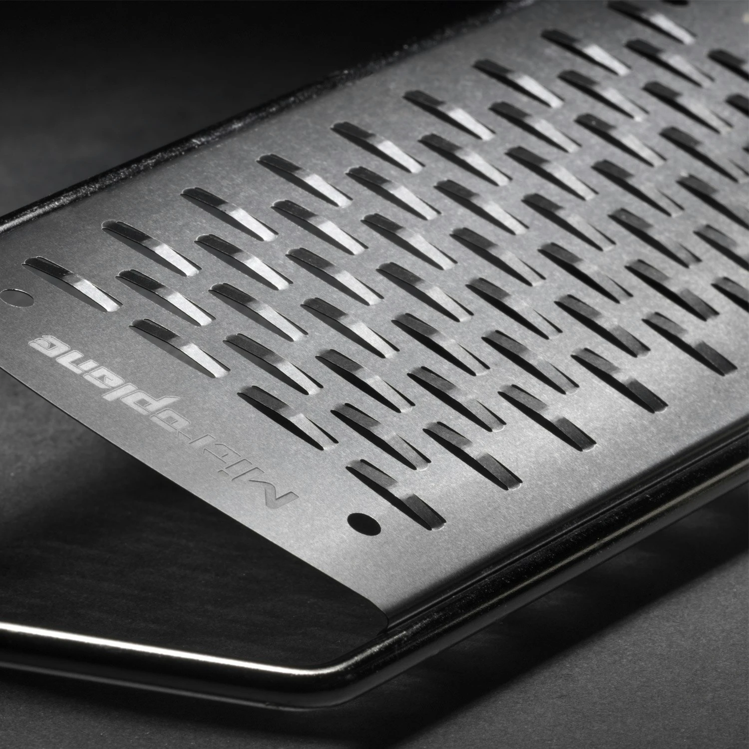 Microplane Professional Grater, Medium Ribbon Dual Grating 5 Microplane Professional Grater, Medium Ribbon Dual Grating - Afbeelding 3