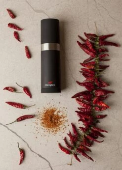 Microplane Spice Mill Chili, Black 13 Microplane Spice Mill Chili, Black -Keukengerei Winkel microplane spice mill chili black 8
