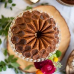 Nordic Ware Crown Bundt Pan -Keukengerei Winkel nordic ware crown bundt pan 4