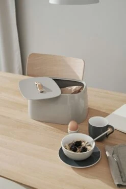 Stelton Emma Bread Box, Grey -Keukengerei Winkel stelton emma bread box 11