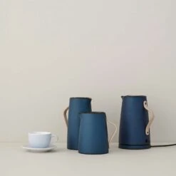 Stelton Emma Electric Kettle 1,2 L, Dark Blue -Keukengerei Winkel stelton emma electric kettle 12 l 20